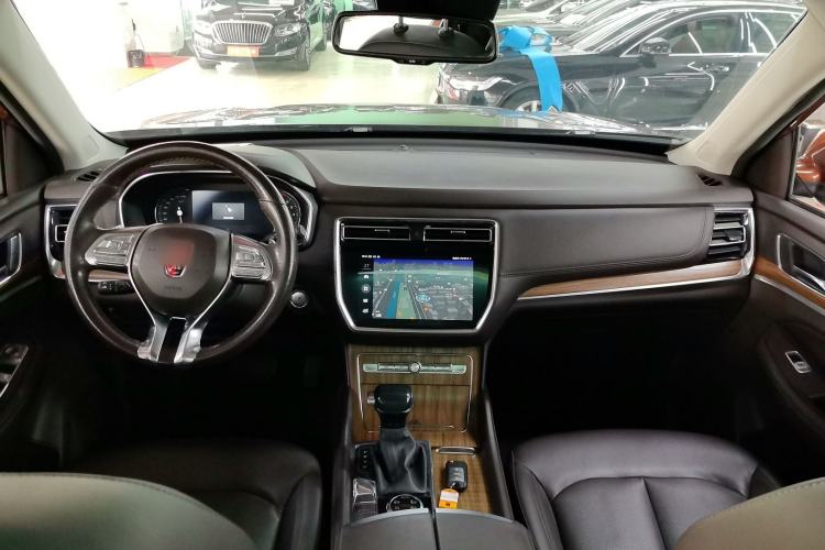 Used Roewe RX8 2018 30T Smart Connectivity All-Wheel Drive Supreme Edition Interior 2