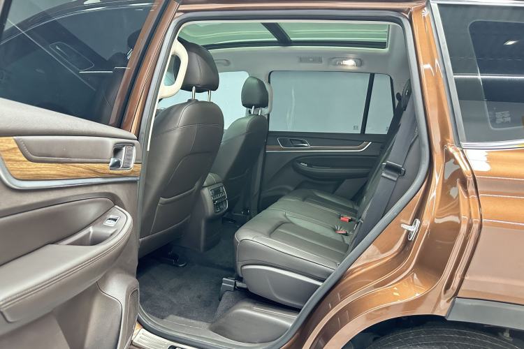 Used Roewe RX8 2018 30T Smart Connectivity Two-Wheel Drive Flagship Edition Interior 2
