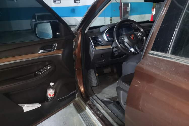 Used Roewe RX8 2018 30T Smart Connectivity Two-Wheel Drive Supreme Edition Interior 3