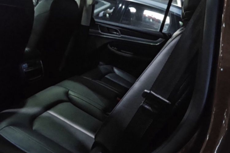 Used Roewe RX8 2018 30T Two-Wheel Drive Flagship Edition Interior 3