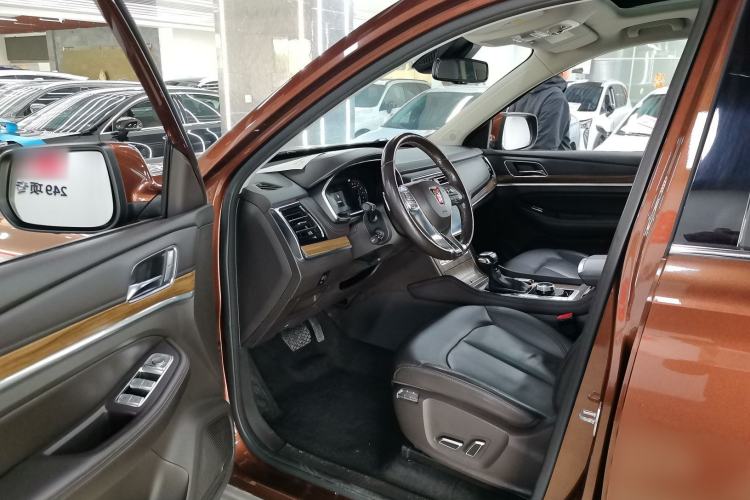 Used Roewe RX8 2018 30T Smart Connectivity All-Wheel Drive Supreme Edition Interior 3