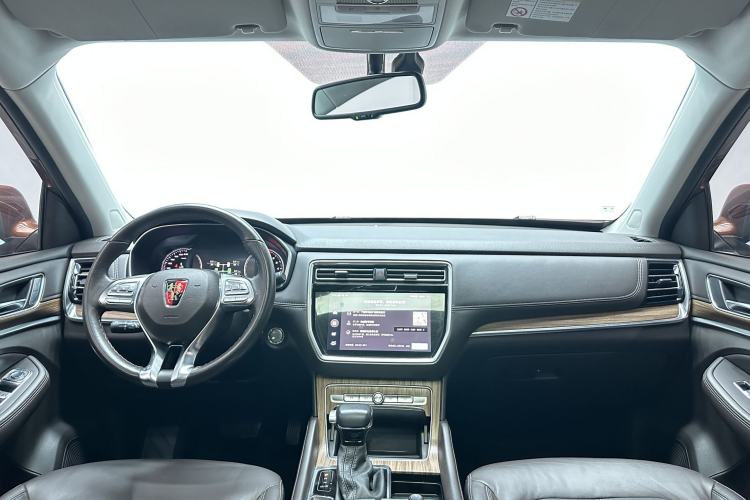 Used Roewe RX8 2018 30T Smart Connectivity Two-Wheel Drive Flagship Edition Interior 3