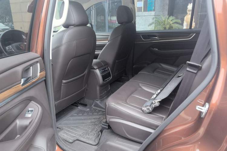 Used Roewe RX8 2018 30T Smart Connectivity All-Wheel Drive Supreme Edition Interior 3