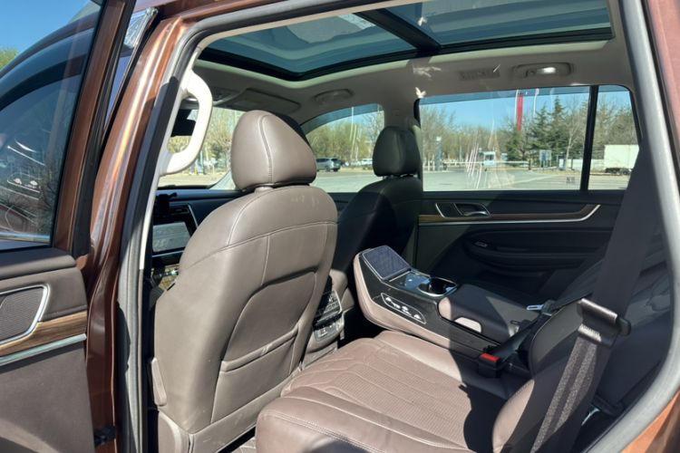 Used Roewe RX8 2018 30T Smart Connectivity All-Wheel Drive Supreme Edition Interior 4