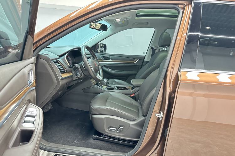 Used Roewe RX8 2018 30T Smart Connectivity Two-Wheel Drive Flagship Edition Interior 4