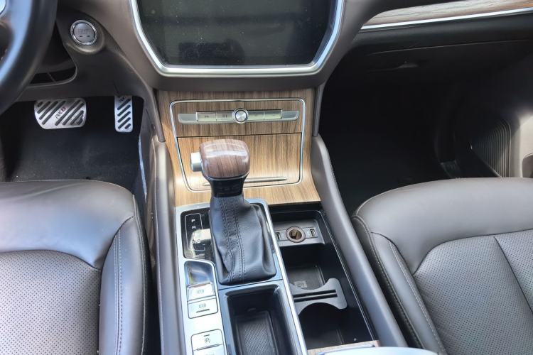 Used Roewe RX8 2018 30T Smart Connectivity Two-Wheel Drive Flagship Edition Interior 5
