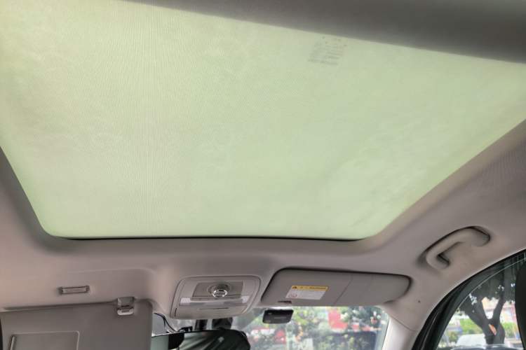 Used Roewe RX8 2018 30T Smart Connectivity Two-Wheel Drive Flagship Edition Interior 6