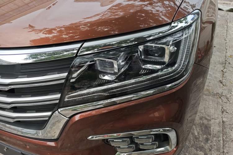 Used Roewe RX8 2018 30T Smart Connectivity Two-Wheel Drive Supreme Edition Left Front Headlight