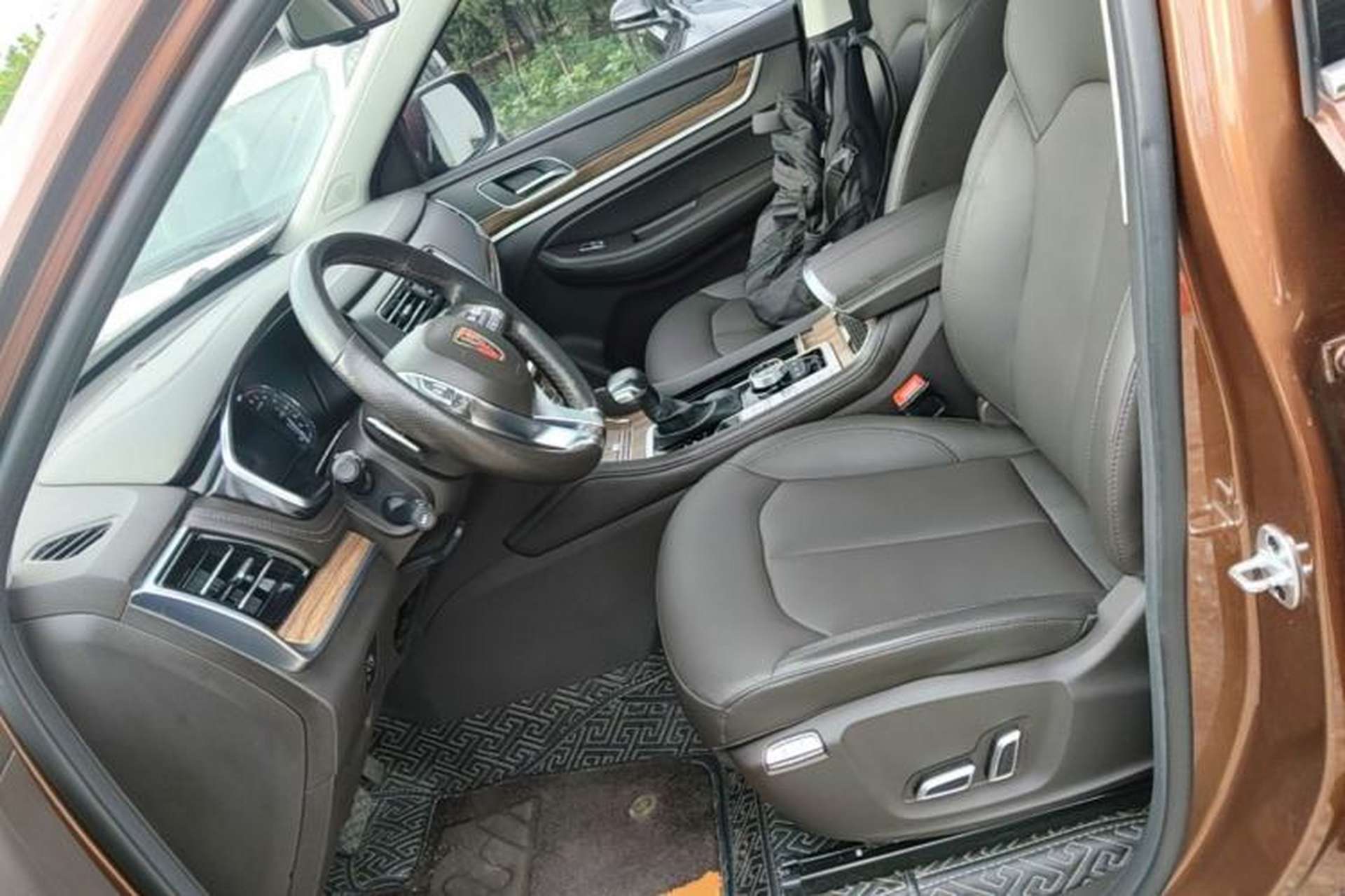 Used Roewe RX8 2018 30T Smart Connectivity All-Wheel Drive Supreme Edition Left Front Seat