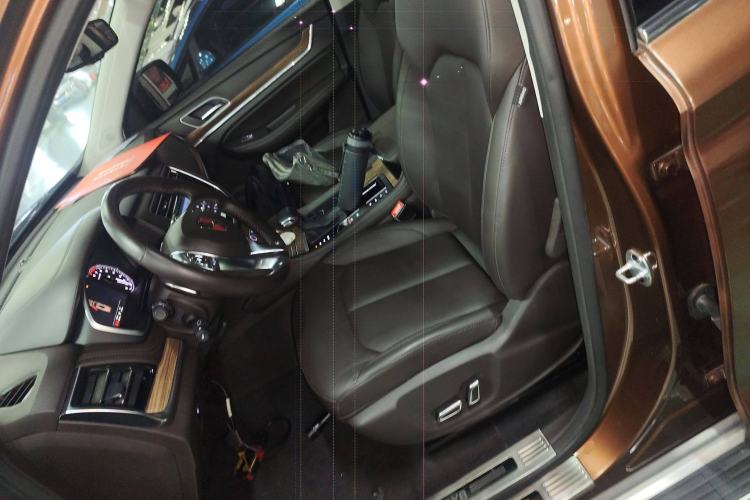 Used Roewe RX8 2018 30T Smart Connectivity Two-Wheel Drive Flagship Edition Left Front Seat