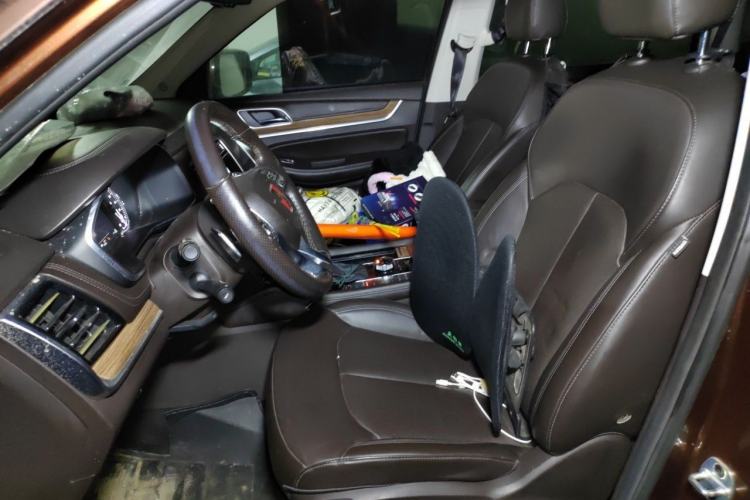 Used Roewe RX8 2018 30T Smart Connectivity All-Wheel Drive Supreme Edition Left Front Seat