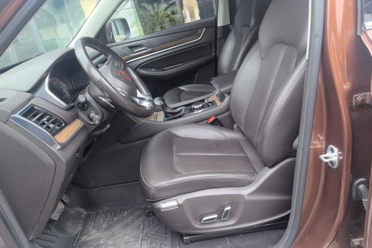 Used Roewe RX8 2018 30T Smart Connectivity All-Wheel Drive Supreme Edition Left Front Seat