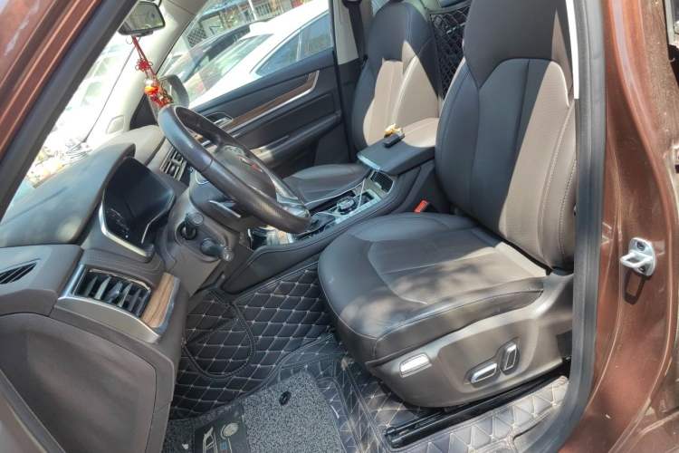 Used Roewe RX8 2018 30T Smart Connectivity All-Wheel Drive Supreme Edition Left Front Seat