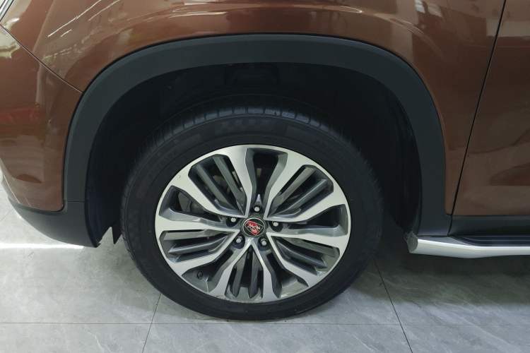 Used Roewe RX8 2018 30T Smart Connectivity All-Wheel Drive Supreme Edition Left Front Wheel Hub
