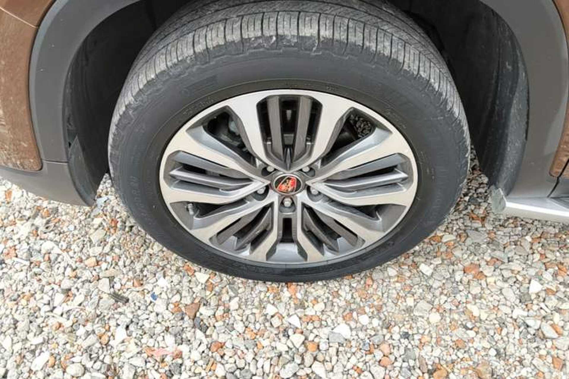 Used Roewe RX8 2018 30T Smart Connectivity All-Wheel Drive Supreme Edition Left Front Wheel Hub