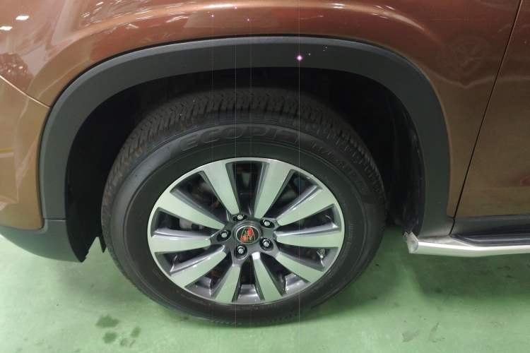 Used Roewe RX8 2018 30T Smart Connectivity Two-Wheel Drive Flagship Edition Left Front Wheel Hub
