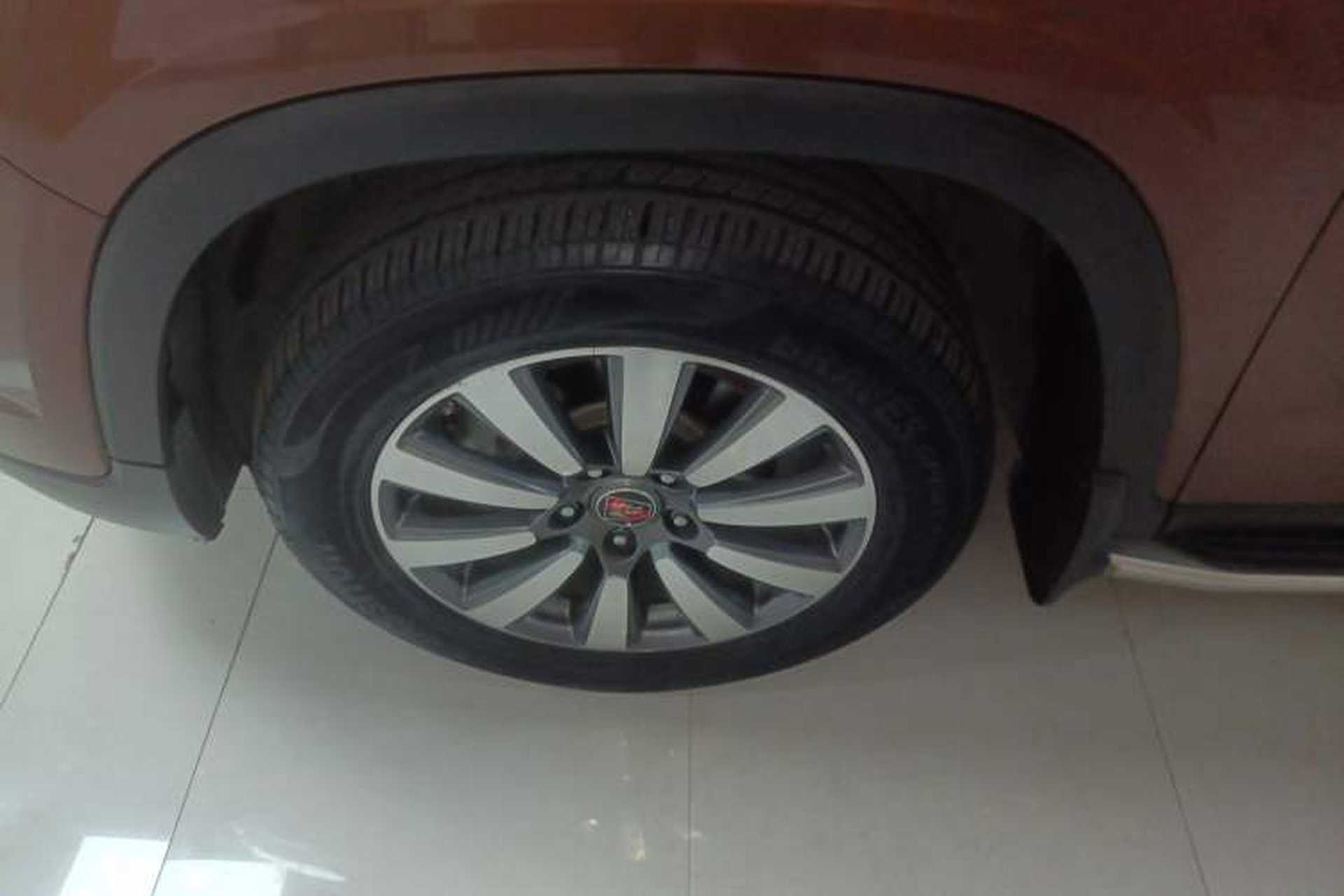 Used Roewe RX8 2018 30T Smart Connectivity Four-Wheel Drive Flagship Edition Left Front Wheel Hub