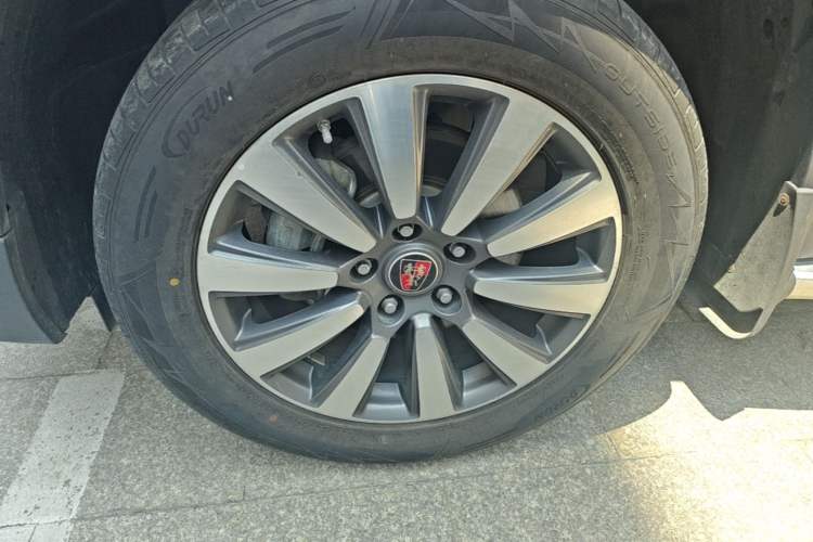 Used Roewe RX8 2018 30T Smart Connectivity Two-Wheel Drive Flagship Edition Left Front Wheel Hub
