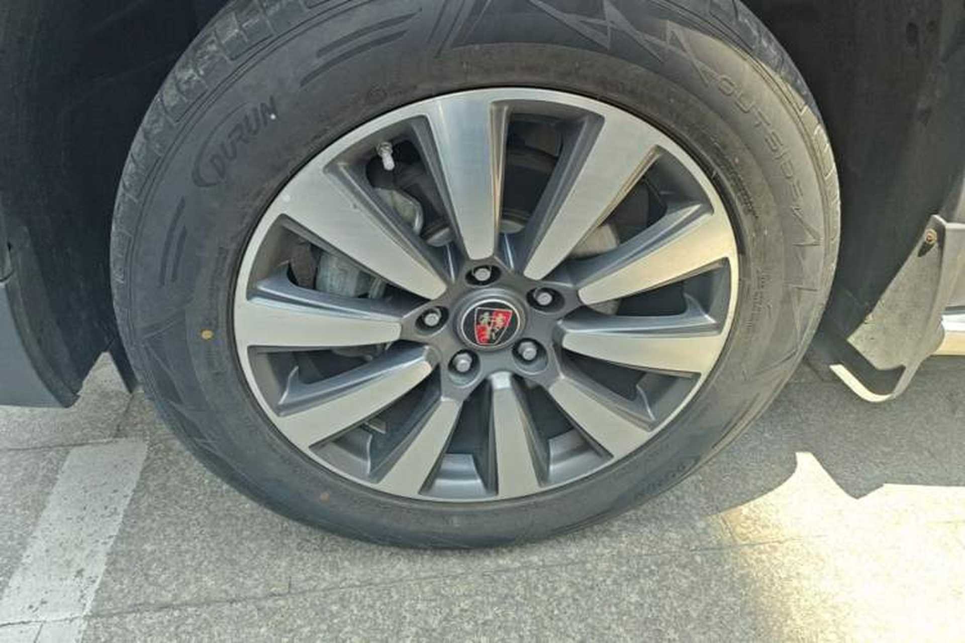 Used Roewe RX8 2018 30T Smart Connectivity Two-Wheel Drive Flagship Edition Left Front Wheel Hub