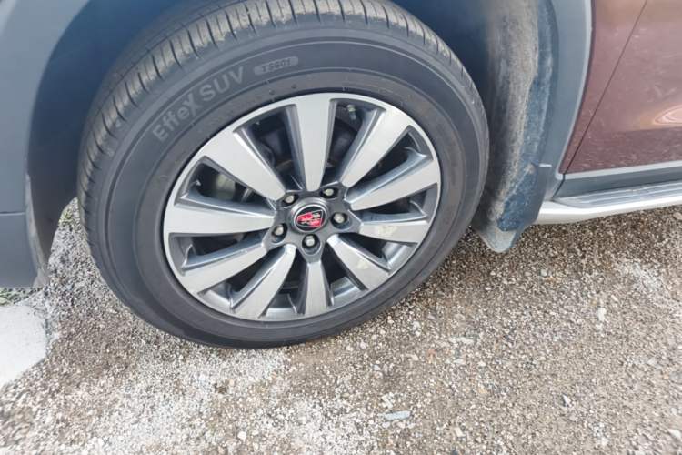 Used Roewe RX8 2018 30T Smart Connectivity Two-Wheel Drive Supreme Edition Left Front Wheel Hub