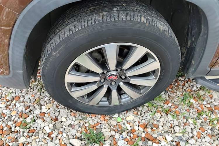 Used Roewe RX8 2018 30T Two-Wheel Drive Flagship Edition Left Front Wheel Hub