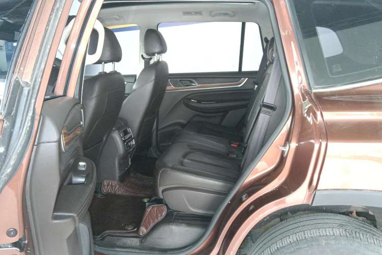 Used Roewe RX8 2018 30T Smart Connectivity All-Wheel Drive Supreme Edition Left Rear Seat