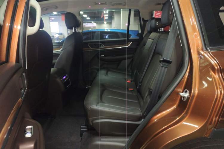 Used Roewe RX8 2018 30T Smart Connectivity Two-Wheel Drive Flagship Edition Left Rear Seat