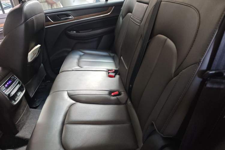 Used Roewe RX8 2018 30T Smart Connectivity Two-Wheel Drive Flagship Edition Left Rear Seat