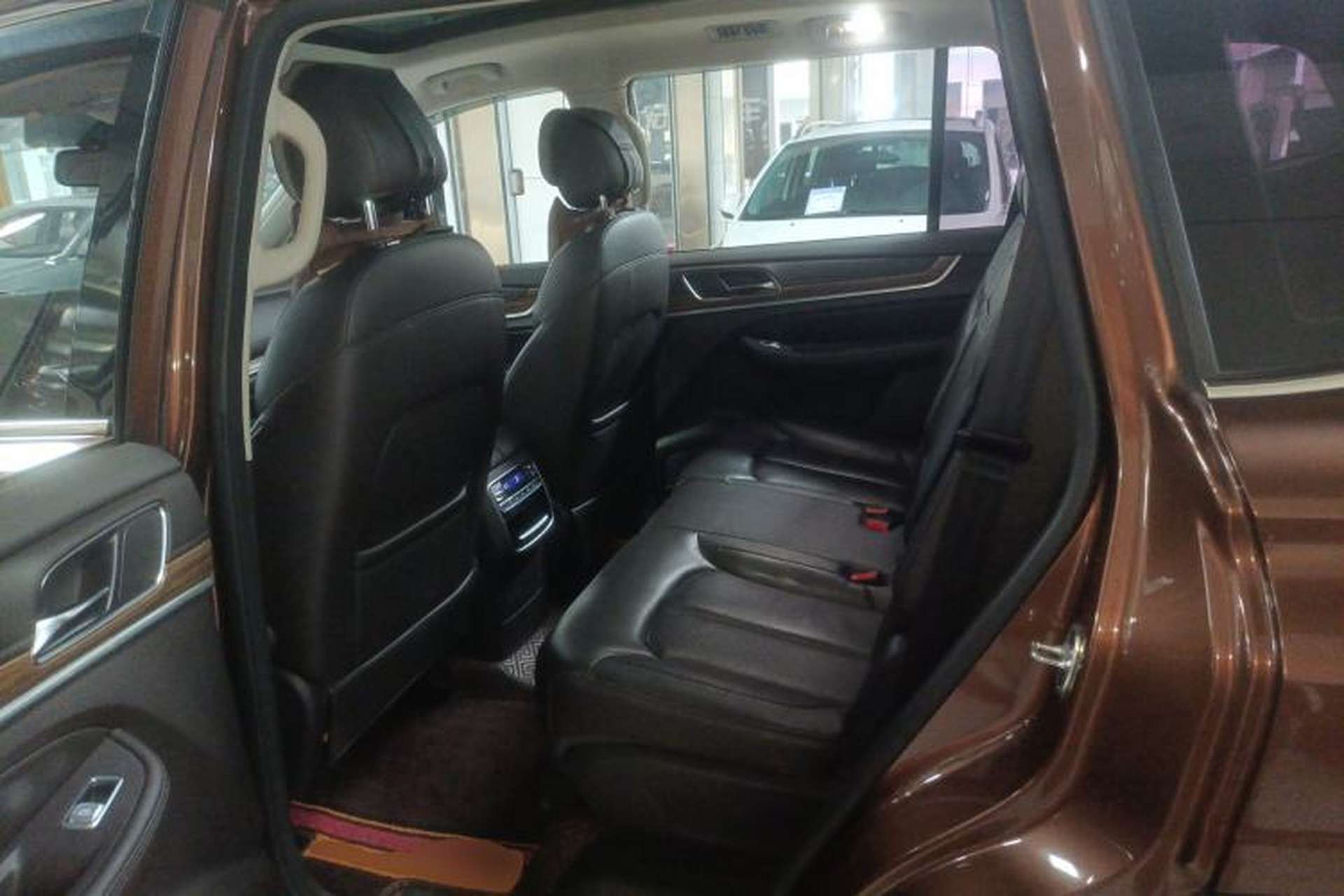 Used Roewe RX8 2018 30T Smart Connectivity Four-Wheel Drive Flagship Edition Left Rear Seat