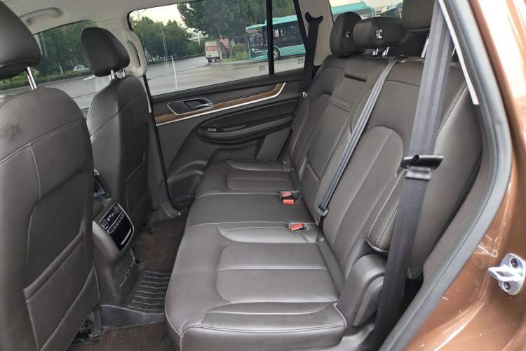 Used Roewe RX8 2018 30T Smart Connectivity Two-Wheel Drive Supreme Edition Left Rear Seat