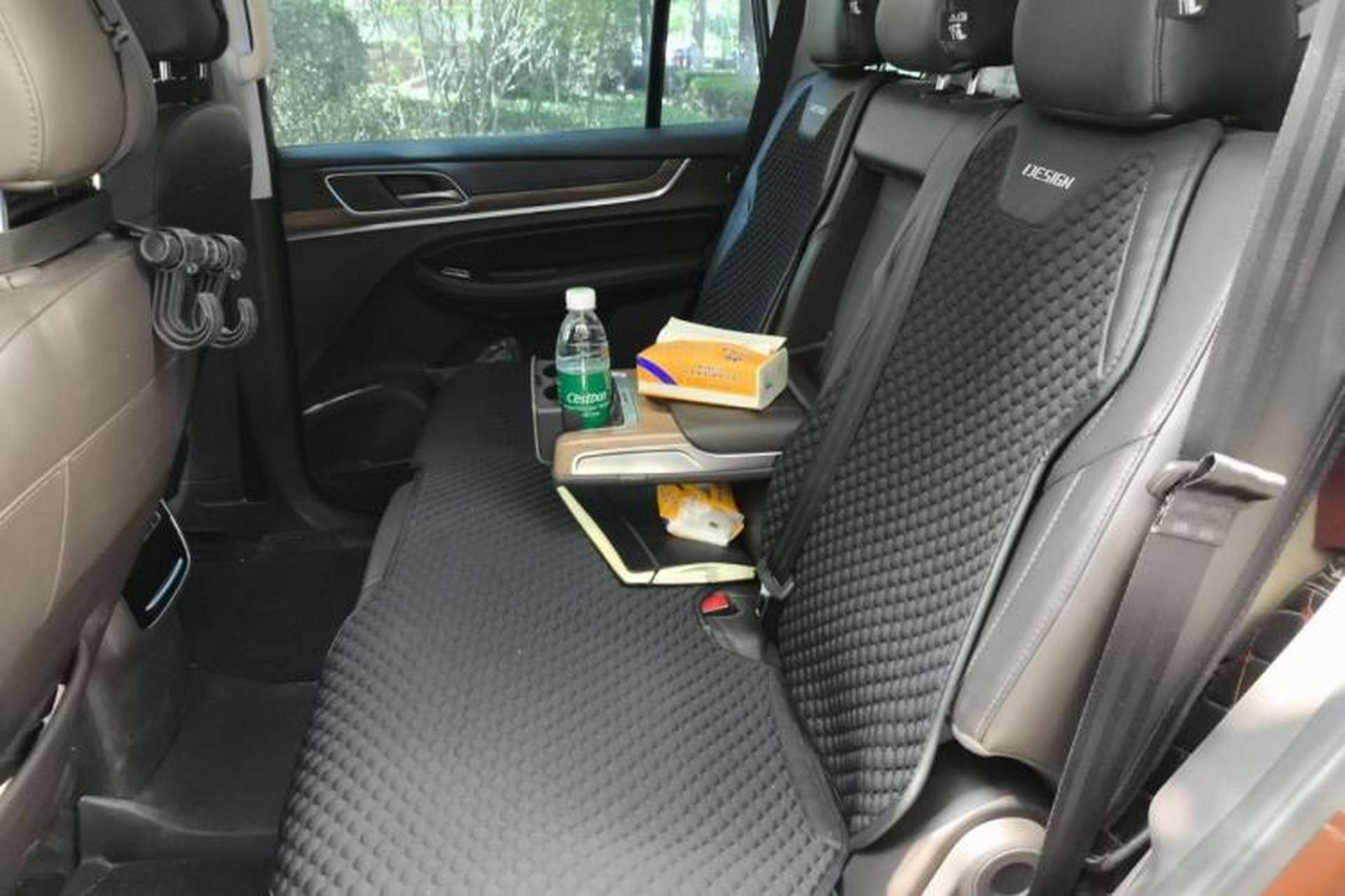 Used Roewe RX8 2018 30T Smart Connectivity Four-Wheel Drive Flagship Edition Left Rear Seat