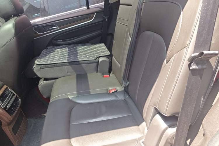 Used Roewe RX8 2018 30T Smart Connectivity Two-Wheel Drive Flagship Edition Left Rear Seat