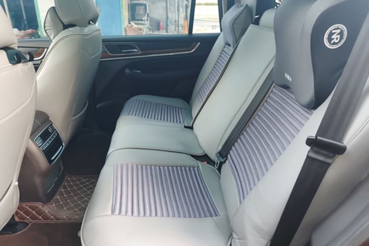 Used Roewe RX8 2018 30T Smart Connectivity Two-Wheel Drive Supreme Edition Left Rear Seat