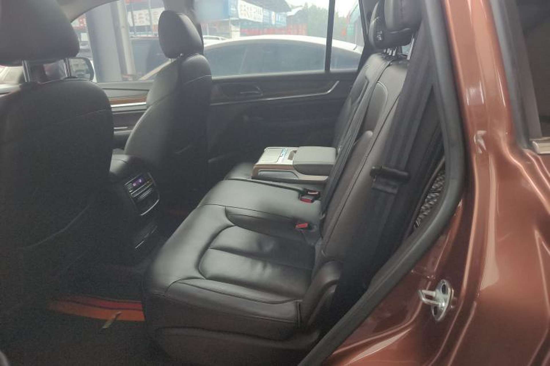 Used Roewe RX8 2018 30T Smart Connectivity Two-Wheel Drive Supreme Edition Left Rear Seat