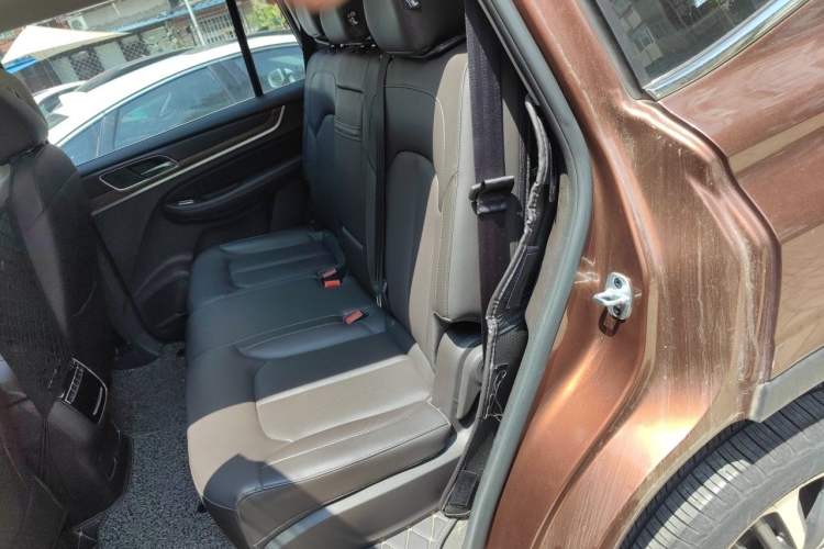 Used Roewe RX8 2018 30T Smart Connectivity All-Wheel Drive Supreme Edition Left Rear Seat