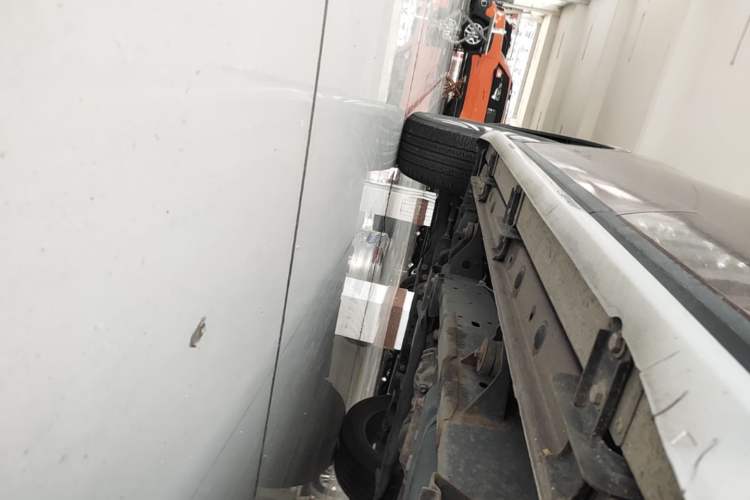 Used Roewe RX8 2018 30T Smart Connectivity Four-Wheel Drive Flagship Edition Left Side Sill