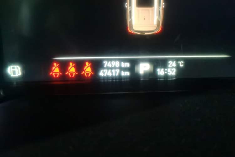 Used Roewe RX8 2018 30T Smart Connectivity Two-Wheel Drive Supreme Edition Odometer Close Up