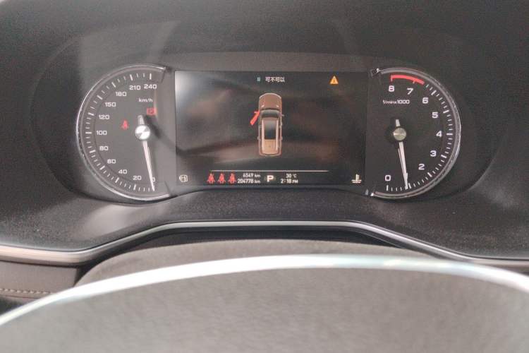 Used Roewe RX8 2018 30T Smart Connectivity Two-Wheel Drive Flagship Edition Odometer Close Up