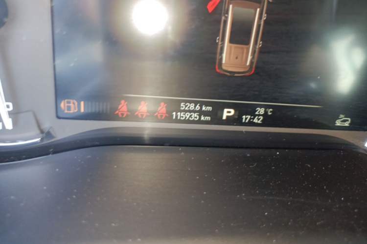 Used Roewe RX8 2018 30T Smart Connectivity Four-Wheel Drive Flagship Edition Odometer Close Up