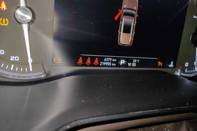 Used Roewe RX8 2018 30T Two-Wheel Drive Flagship Edition Odometer Close Up