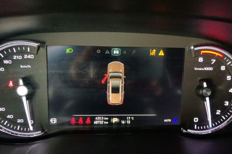 Used Roewe RX8 2018 30T Smart Connectivity All-Wheel Drive Supreme Edition Odometer Close Up