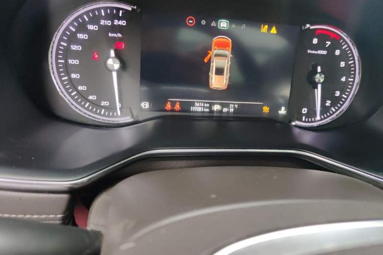 Used Roewe RX8 2018 30T Smart Connectivity Two-Wheel Drive Flagship Edition Odometer Close Up
