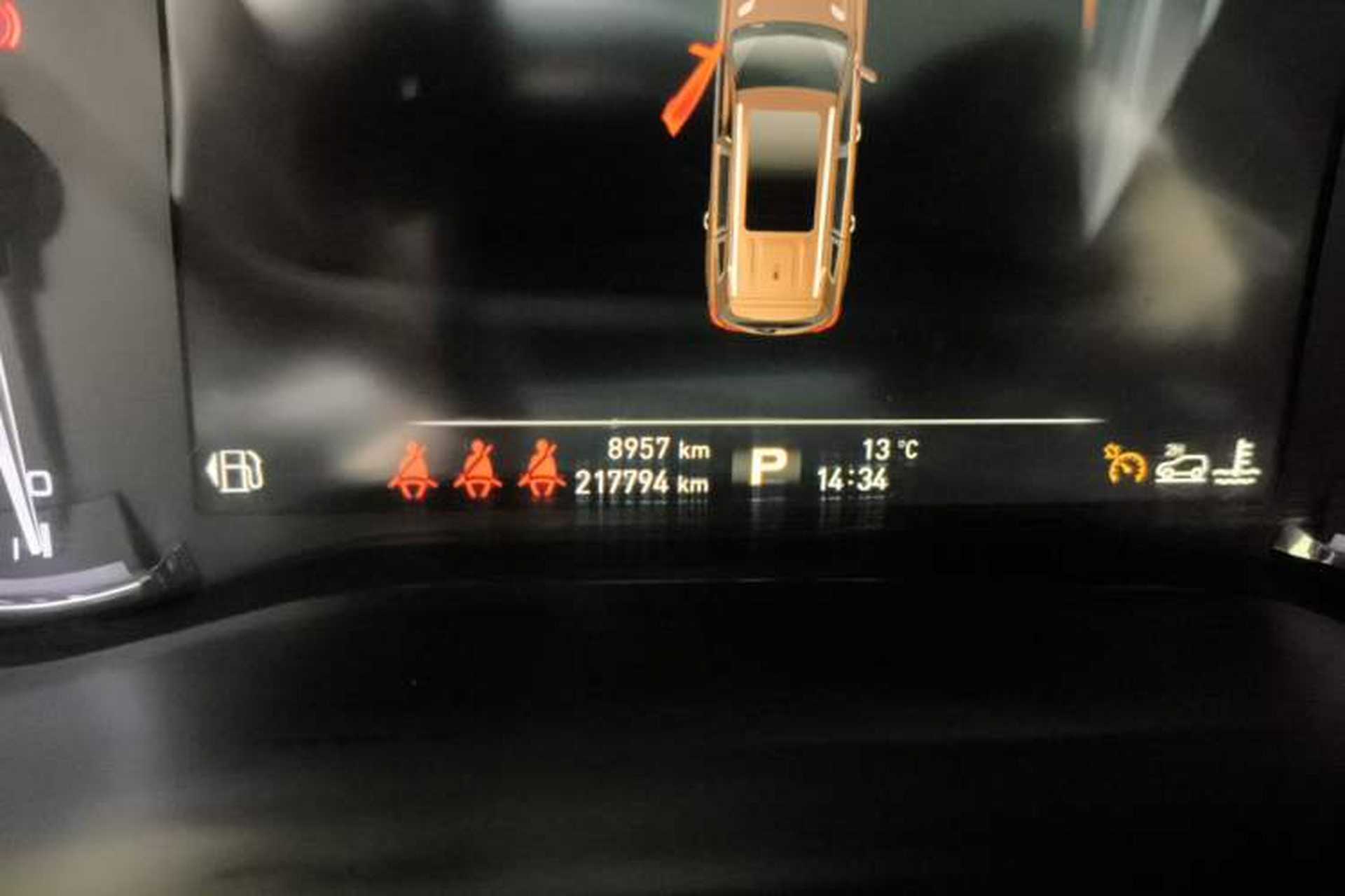 Used Roewe RX8 2018 30T Smart Connectivity Four-Wheel Drive Flagship Edition Odometer Close Up