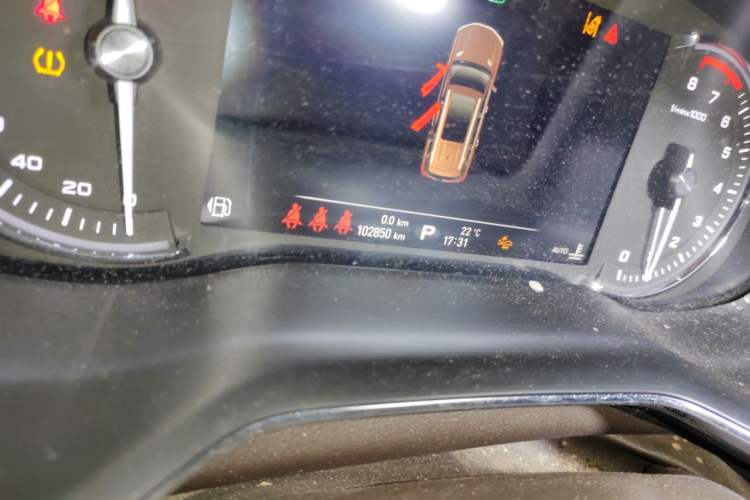 Used Roewe RX8 2018 30T Smart Connectivity All-Wheel Drive Supreme Edition Odometer Close Up