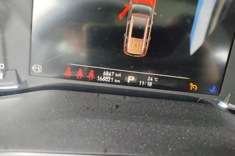 Used Roewe RX8 2018 30T Smart Connectivity Two-Wheel Drive Flagship Edition Odometer Close Up