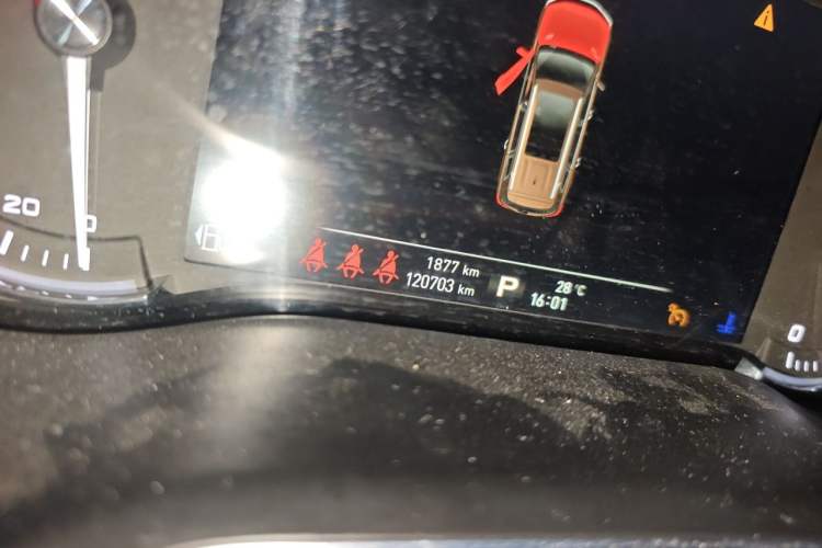 Used Roewe RX8 2018 30T Smart Connectivity Two-Wheel Drive Flagship Edition Odometer Close Up