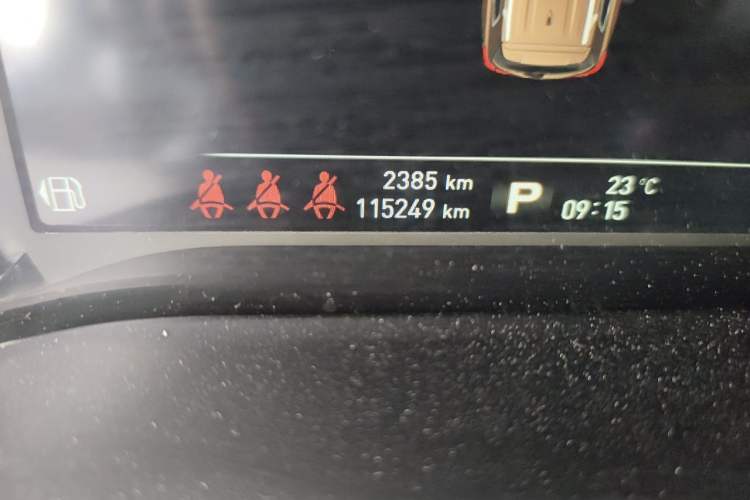 Used Roewe RX8 2018 30T Smart Connectivity Four-Wheel Drive Flagship Edition Odometer Close Up