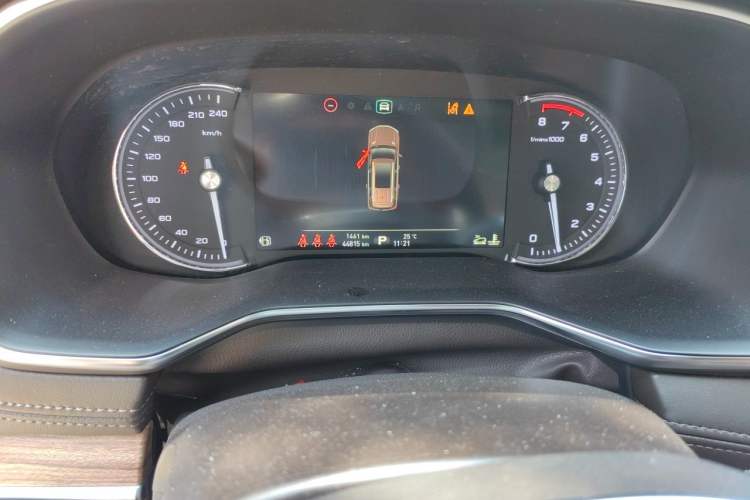 Used Roewe RX8 2018 30T Smart Connectivity All-Wheel Drive Supreme Edition Odometer Close Up