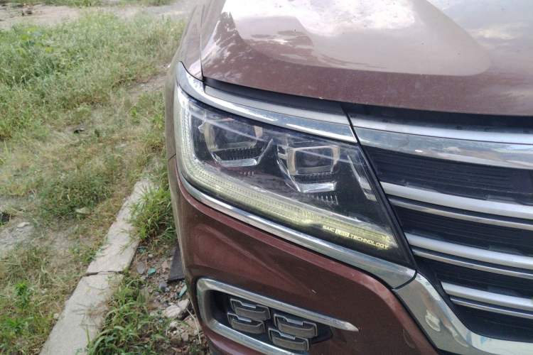 Used Roewe RX8 2018 30T Smart Connectivity Two-Wheel Drive Flagship Edition Right Front Headlight