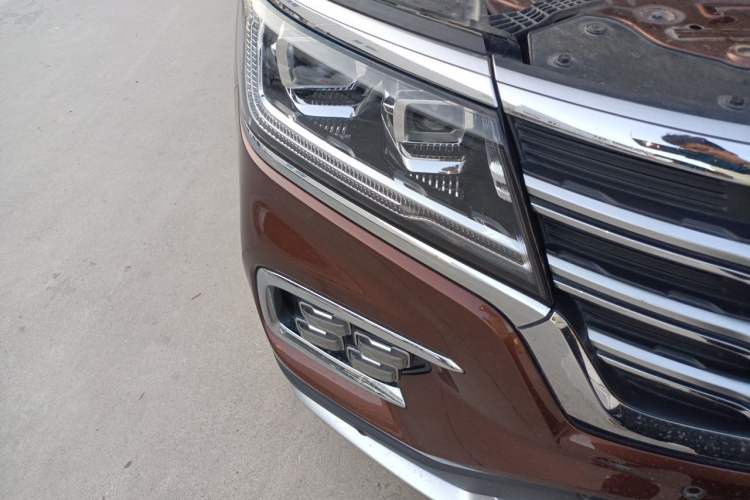 Used Roewe RX8 2018 30T Smart Connectivity Four-Wheel Drive Flagship Edition Right Front Headlight